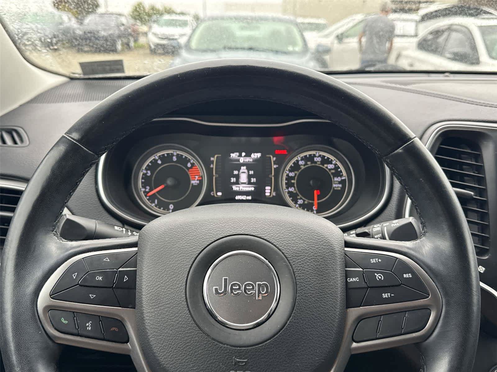 Used 2020 Jeep Cherokee Latitude Plus w/ Cold Weather Group AWD/4WD image 13