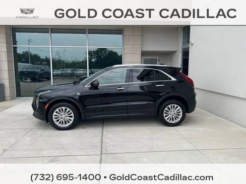 Certified 2024 Cadillac XT4 Luxury w/ Cold Weather Package FWD image 2