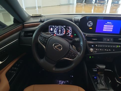 Used 2024 Lexus ES 250 w/ Premium Package AWD/4WD image 18