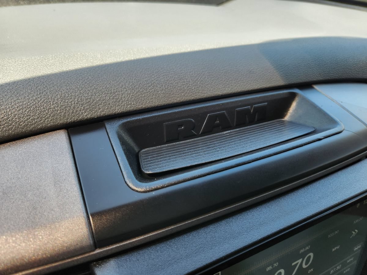 Used 2014 RAM 1500 Express RWD image 28