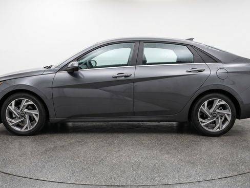 Used 2025 Hyundai Elantra SEL FWD image 5