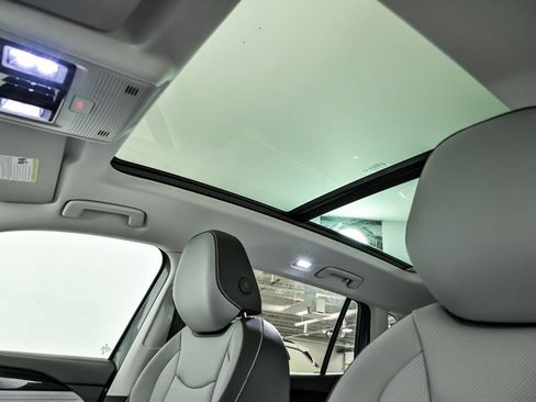 New 2026 Volkswagen Tiguan SE image 8