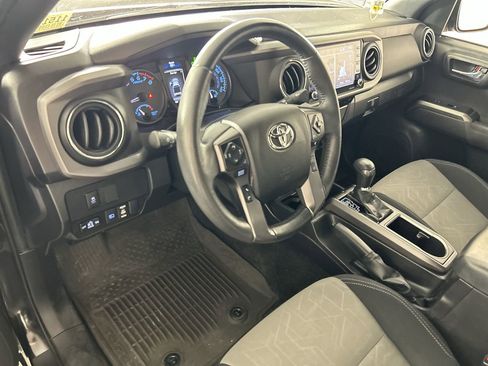 Used 2022 Toyota Tacoma TRD Off-Road RWD image 11