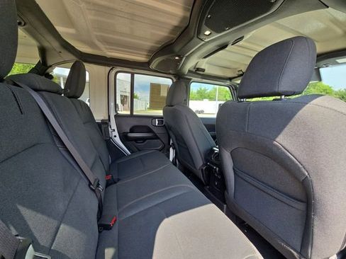 Used 2024 Jeep Wrangler Unlimited Sahara AWD/4WD image 27