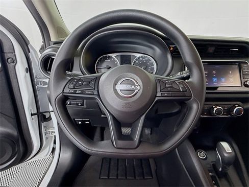 Certified 2025 Nissan Kicks Play S image 11