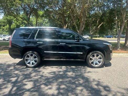 Used 2017 Cadillac Escalade Premium Luxury RWD image 5