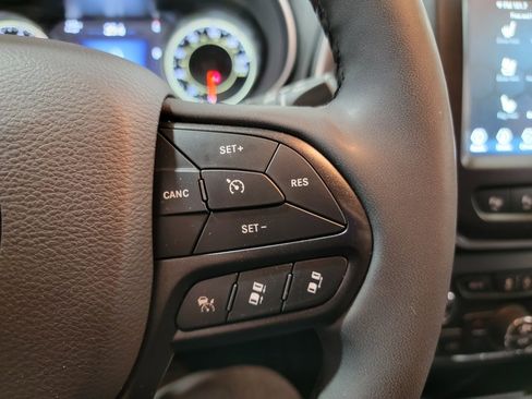 Used 2021 Jeep Cherokee Trailhawk w/ Technology Group image 28