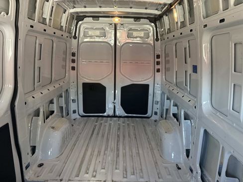 Used 2024 Mercedes-Benz Sprinter 2500 image 22