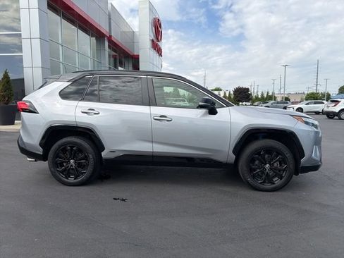 Used 2022 Toyota RAV4 XSE w/ XSE Grade Weather Package AWD/4WD image 8