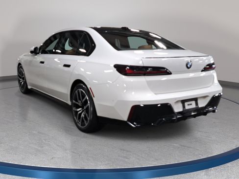 Used 2024 BMW 740i RWD image 8