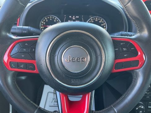 Used 2018 Jeep Renegade Latitude image 18