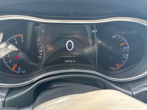 Used 2021 Jeep Grand Cherokee Laredo X RWD image 13