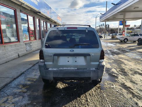 Used 2005 Ford Escape XLT image 7