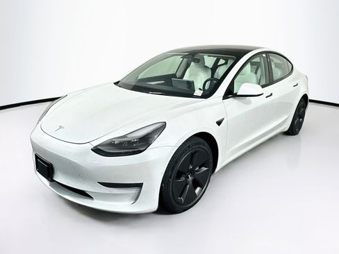 Used 2022 Tesla Model 3 Standard Range Plus RWD image 3