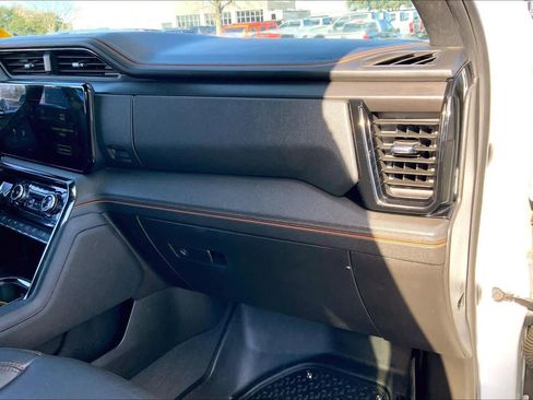 Used 2024 GMC Sierra 2500 AT4 w/ Technology Package image 17