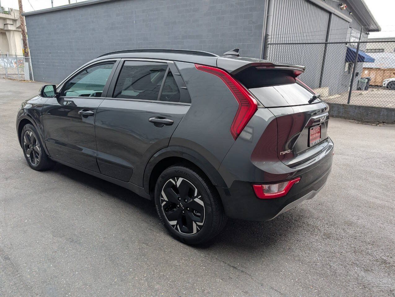Used 2023 Kia Niro Wind w/ Wind Preserve Package FWD image 5