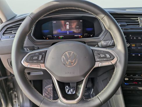 Used 2023 Volkswagen Tiguan SE w/ Panoramic Sunroof Package FWD image 26