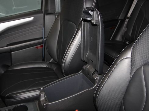 Used 2025 Ford Escape SE w/ PHEV Premium Package image 21