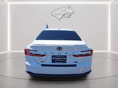 Used 2025 Toyota Camry SE w/ Convenience Package FWD image 4