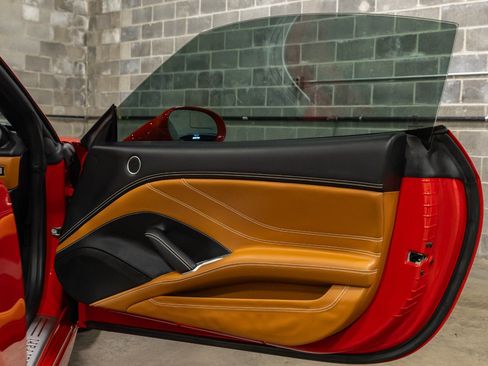 Used 2015 Ferrari California T RWD image 60