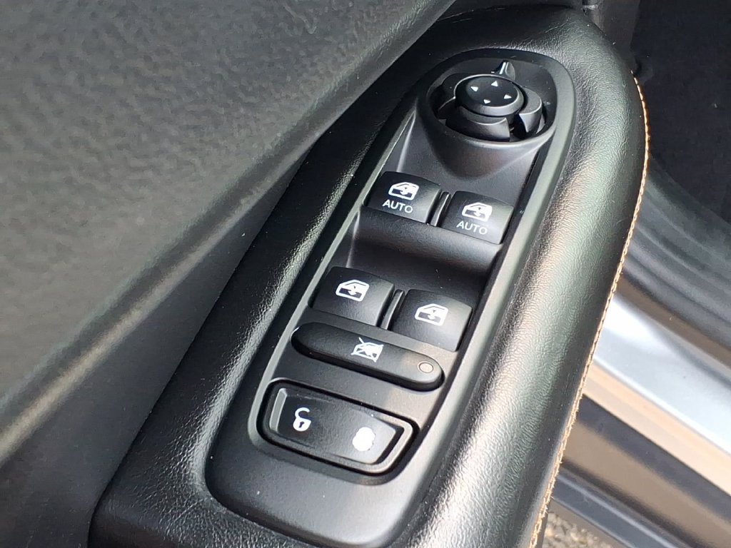 Used 2018 Jeep Compass Latitude AWD/4WD image 12