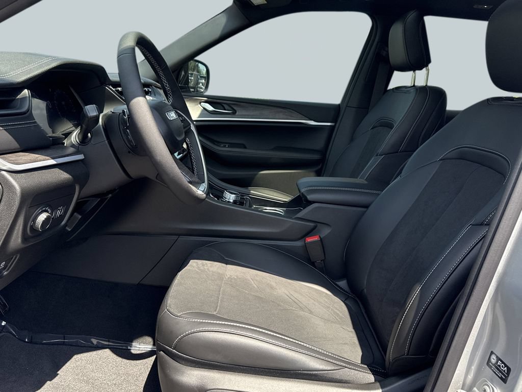 New 2026 Jeep Grand Cherokee Altitude RWD image 28