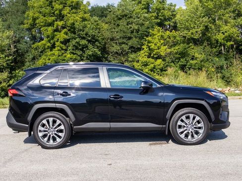 Used 2023 Toyota RAV4 XLE Premium image 33