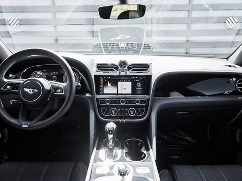 Used 2025 Bentley Bentayga AWD/4WD image 53