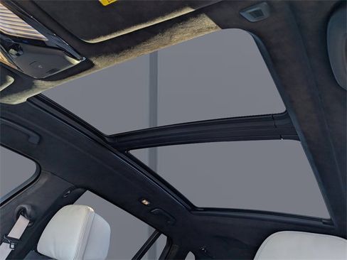 Used 2025 BMW X7 M60i w/ Executive Package image 24