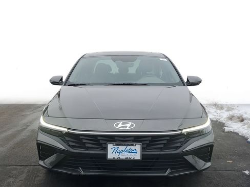 Used 2025 Hyundai Elantra SEL image 2