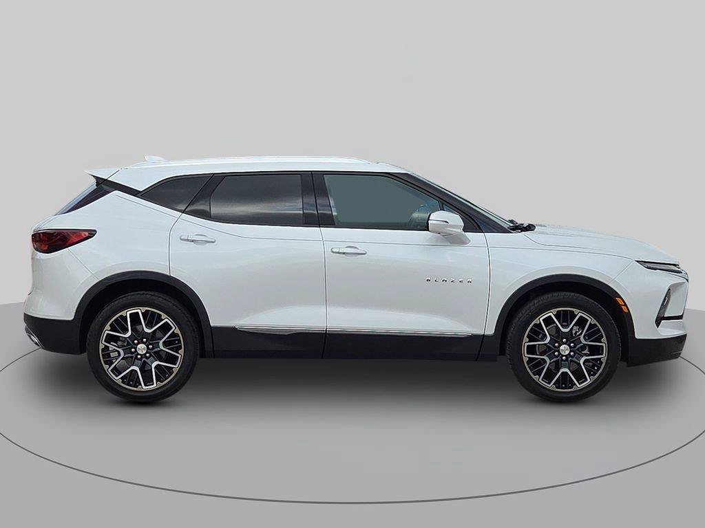 Used 2023 Chevrolet Blazer Premier w/ Driver Confidence II Package FWD image 2