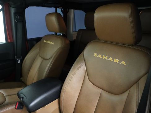 Used 2014 Jeep Wrangler Unlimited Sahara w/ Max Tow Package image 12