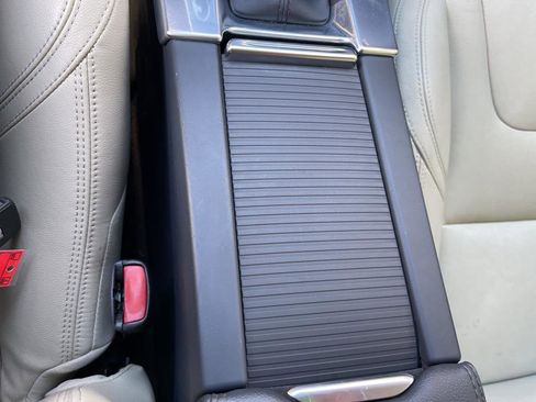 Used 2015 Volvo V60 T5 Cross Country image 23