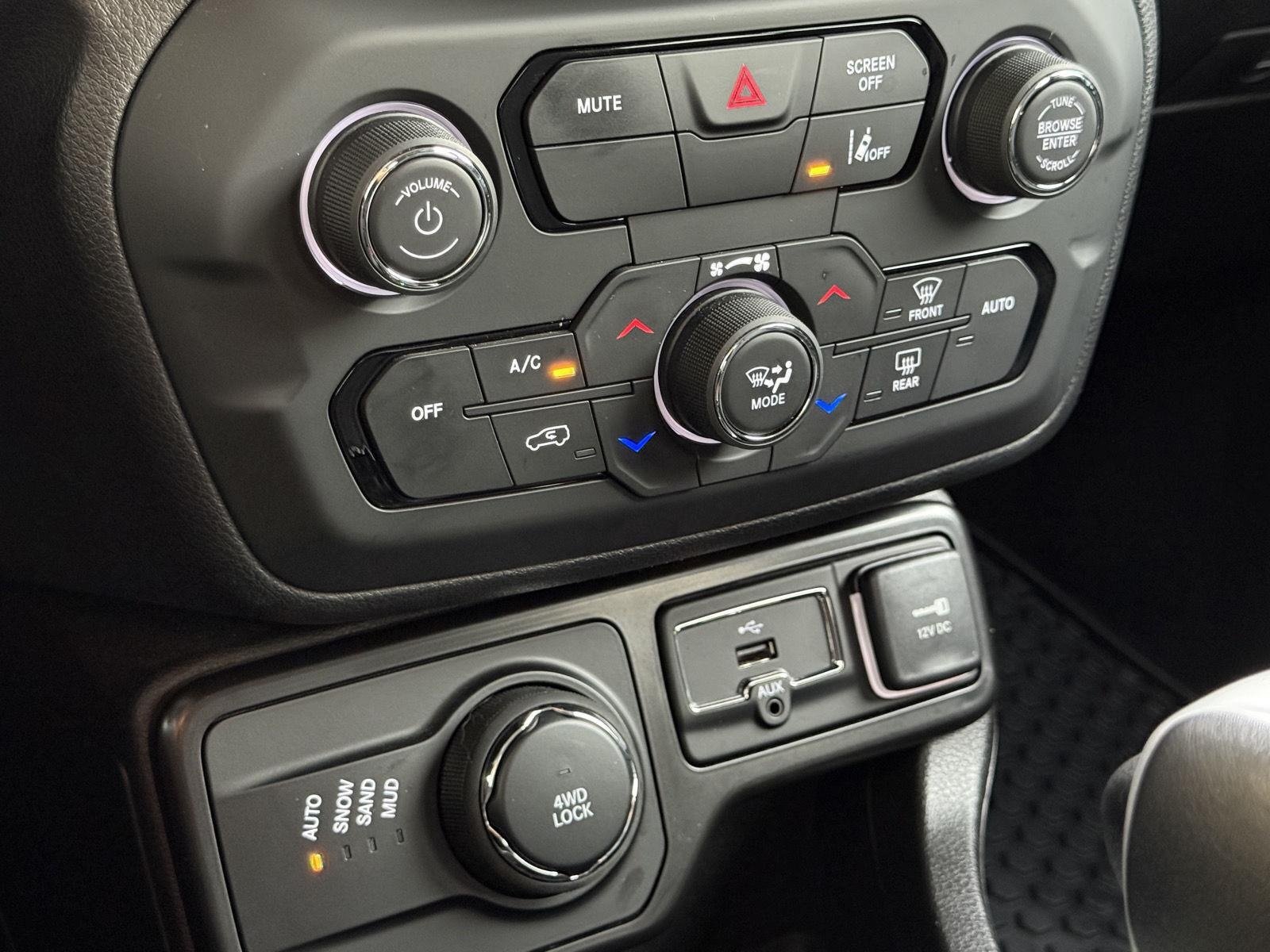 Used 2022 Jeep Renegade Limited AWD/4WD image 36