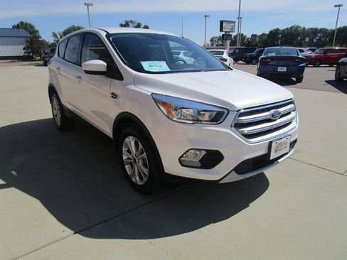 Used 2019 Ford Escape SE image 5