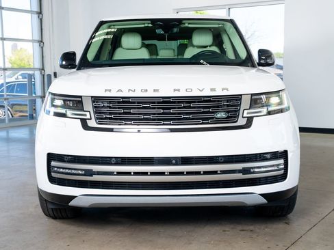 Used 2024 Land Rover Range Rover Long Wheelbase SE image 3