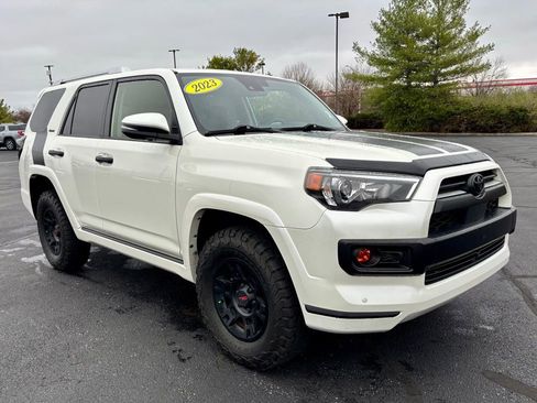 Used 2023 Toyota 4Runner Limited image 9