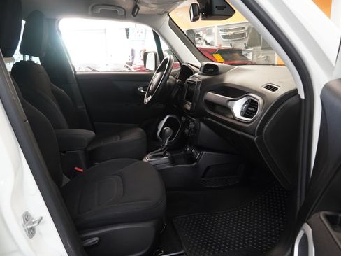 Used 2020 Jeep Renegade Latitude w/ Cold Weather Group AWD/4WD image 24