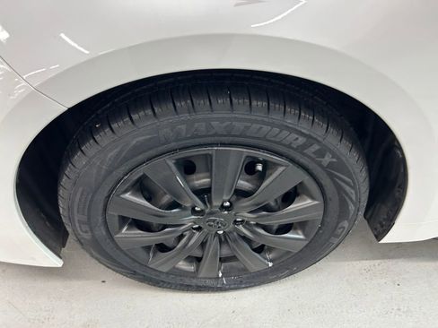 Used 2024 Toyota Corolla SE FWD image 18