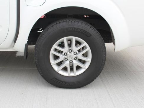 Used 2014 Nissan Frontier SV image 31