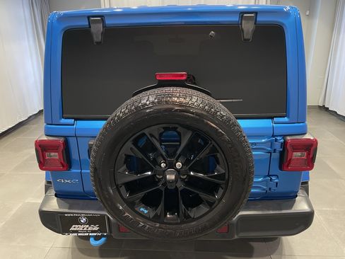 Used 2022 Jeep Wrangler Unlimited Sahara w/ Cold Weather Group AWD/4WD image 5