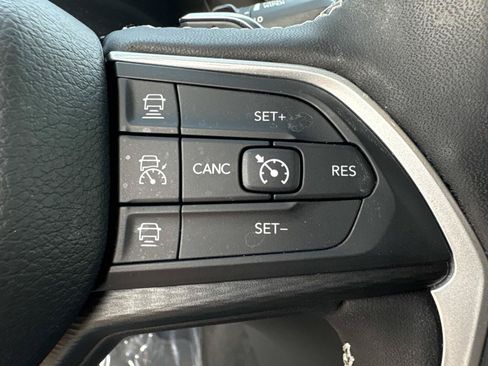 Certified 2023 Jeep Grand Cherokee Altitude AWD/4WD image 29