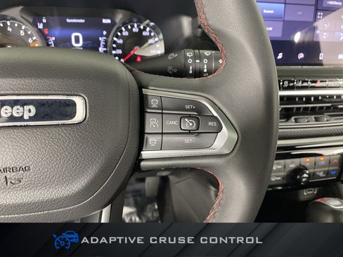 Used 2025 Jeep Compass Trailhawk w/ Sun & Sound Group AWD/4WD image 22