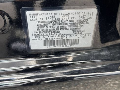 Used 2025 Nissan Versa SV FWD image 27