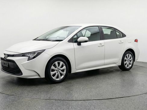Used 2025 Toyota Corolla LE FWD image 3