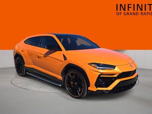 Used 2022 Lamborghini Urus AWD/4WD image 1