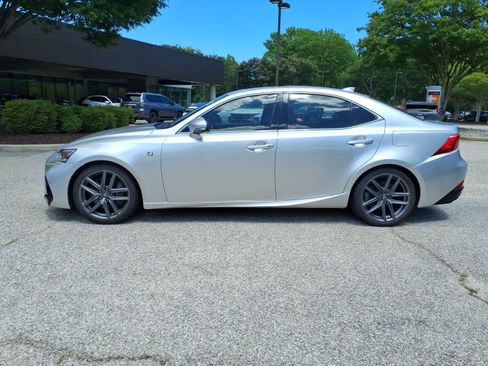 Used 2019 Lexus IS 300 F Sport w/ F Sport Package AWD/4WD image 11