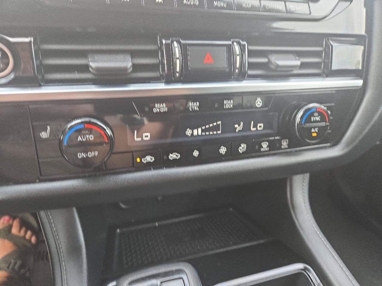 Used 2023 Nissan Pathfinder SL AWD/4WD image 22