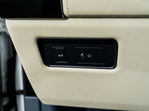 Used 2020 Land Rover Range Rover Long Wheelbase Autobiography image 48