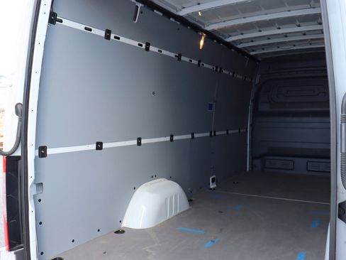 Used 2024 Mercedes-Benz eSprinter 170 Cargo image 40